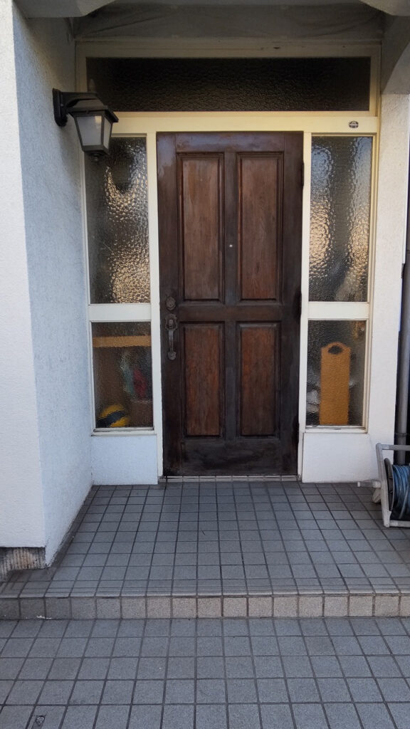 古い玄関ドアの現状と問題点